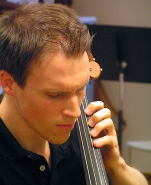 Photo of Sebastian Diezig playing the cello